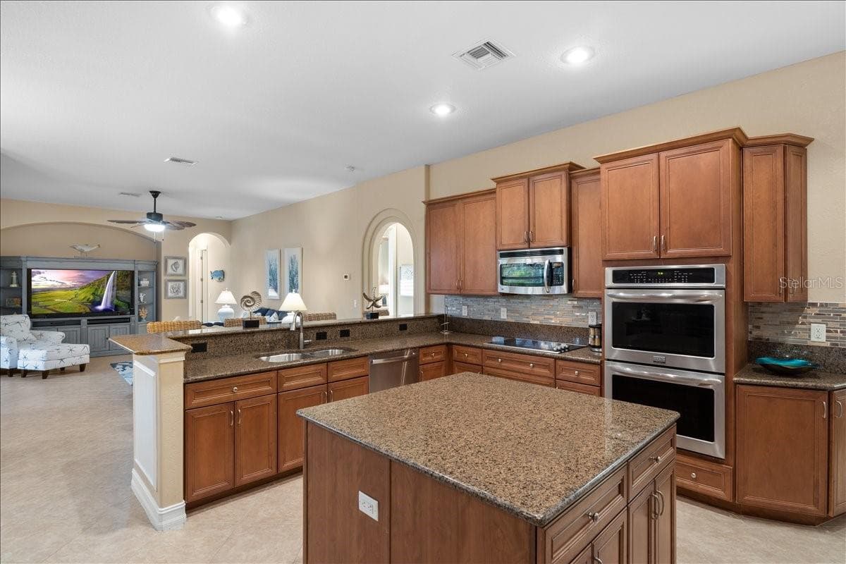 9348 HIALEAH TERRACE — photo 20 of 57