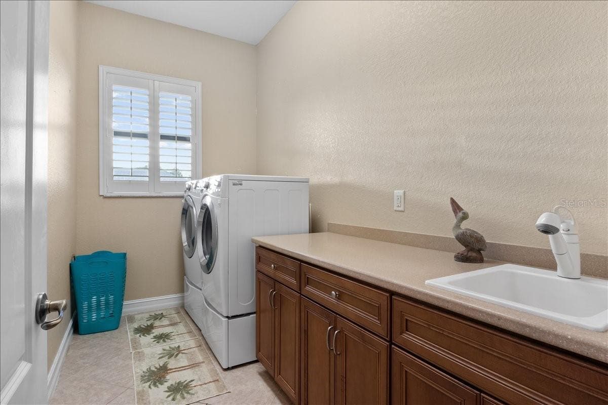 9348 HIALEAH TERRACE — photo 37 of 57
