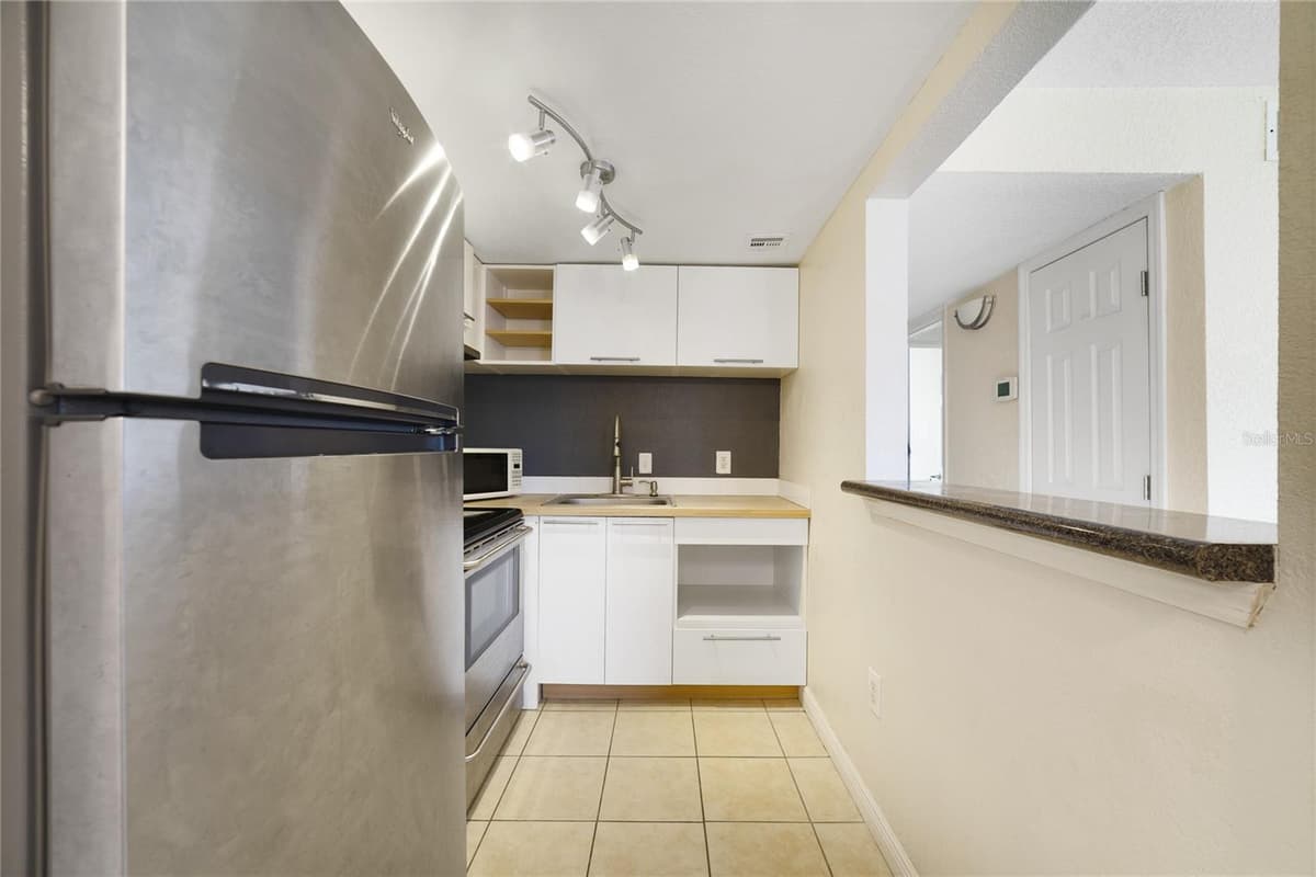 2541 ALAFAYA TRAIL — photo 11 of 24