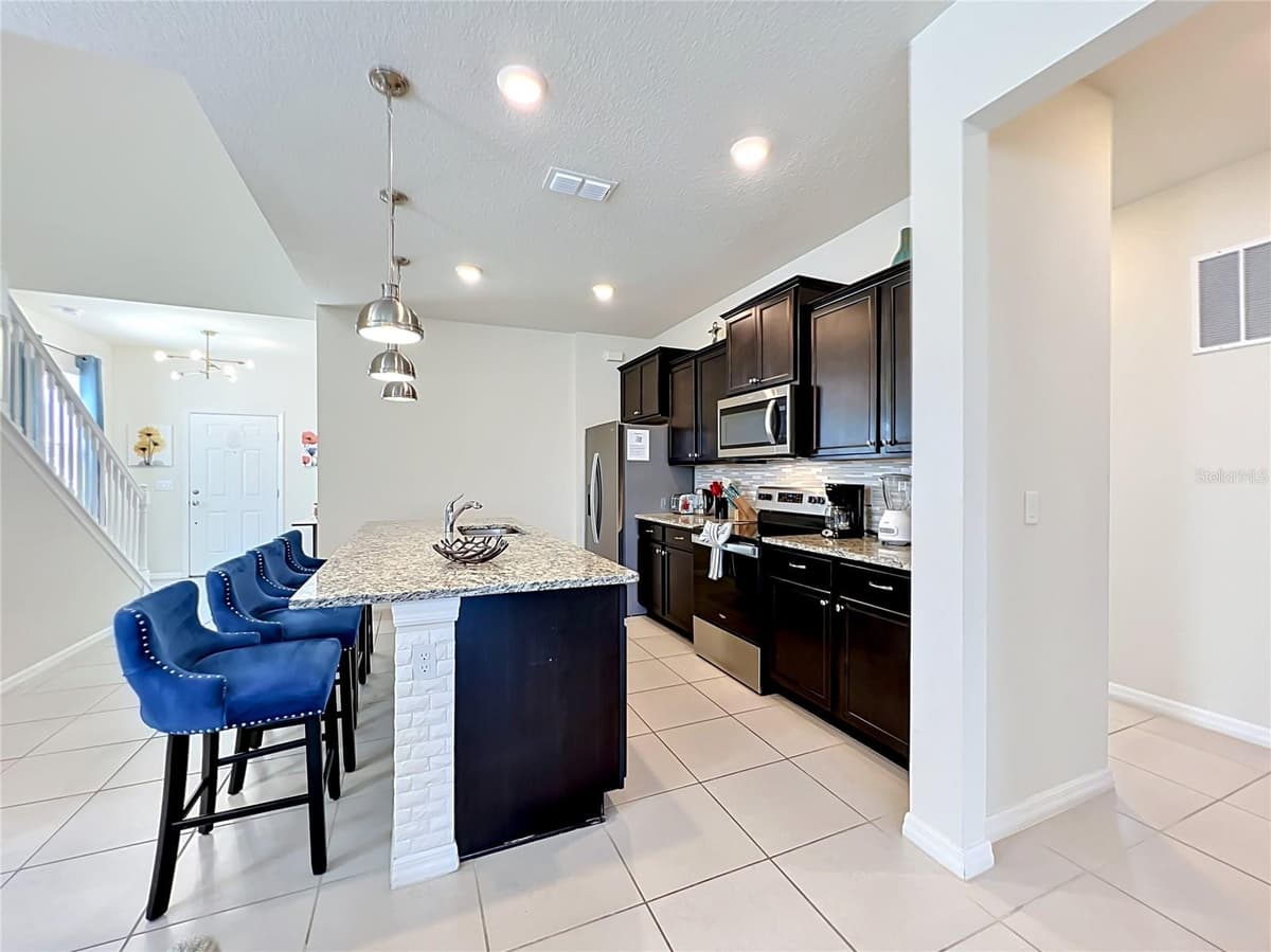 4033 LANA AVENUE — photo 11 of 99