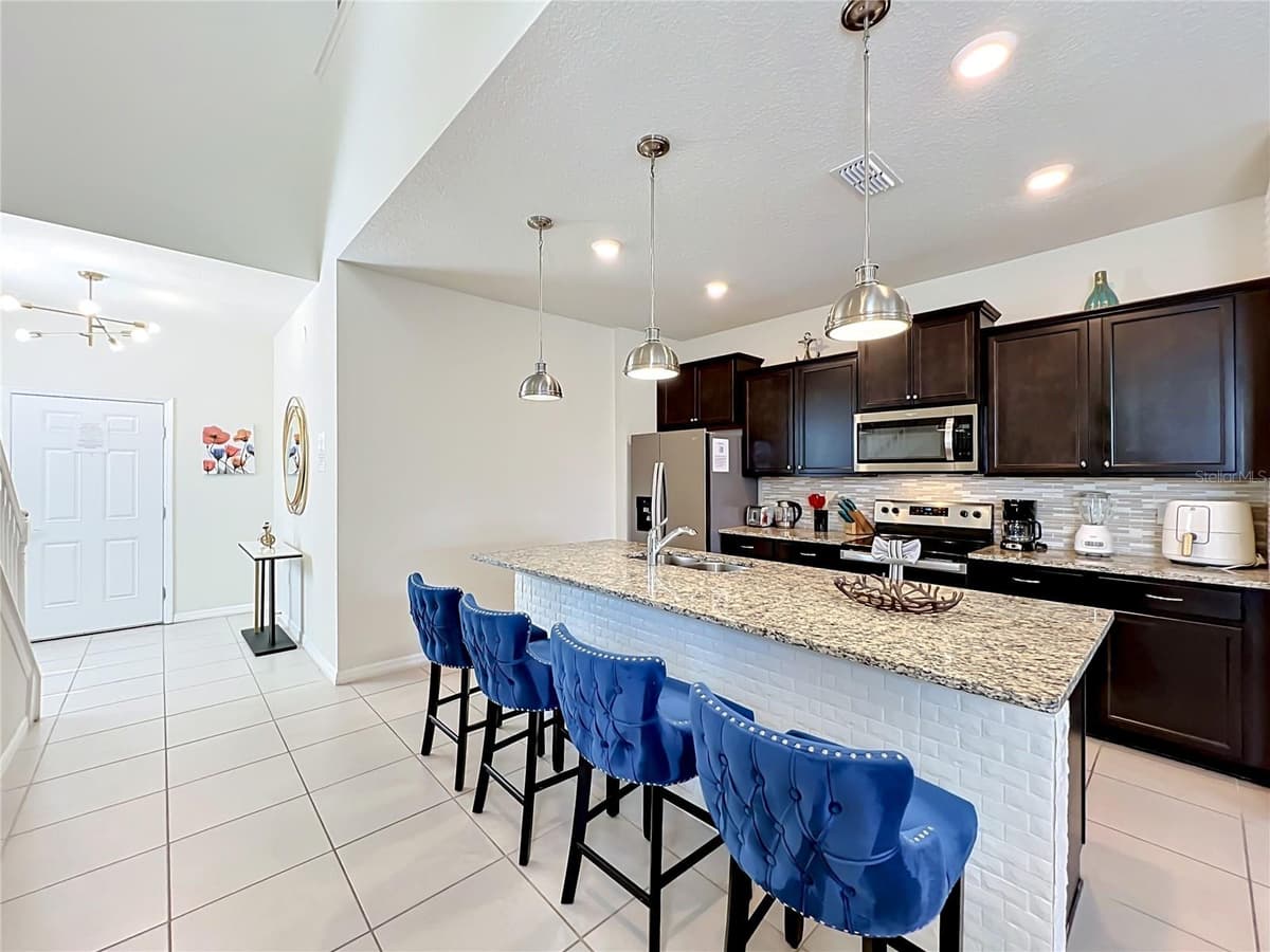 4033 LANA AVENUE — photo 9 of 99