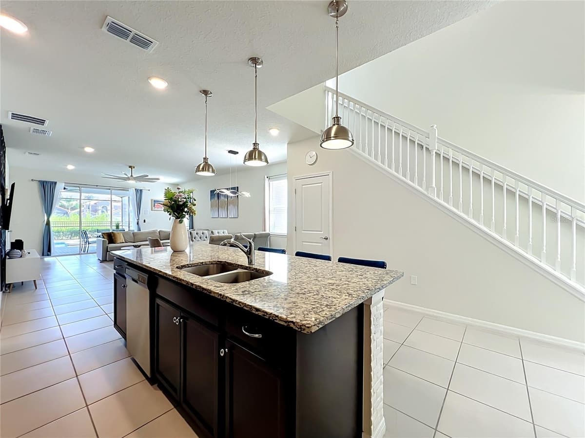 4033 LANA AVENUE — photo 7 of 99