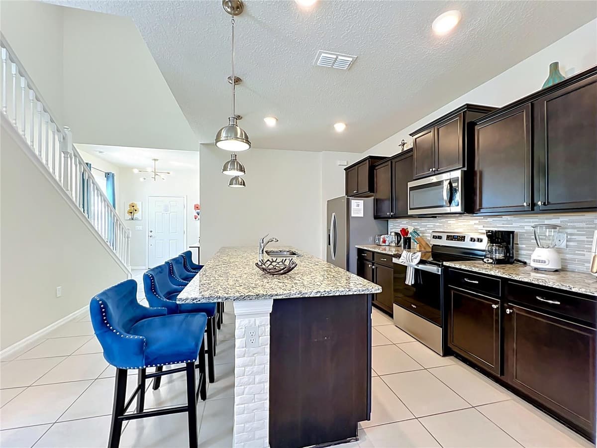 4033 LANA AVENUE — photo 10 of 99