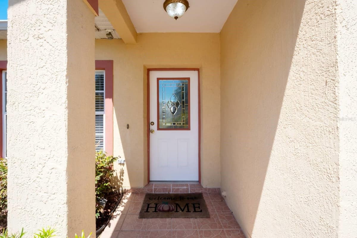 526 MARICOPA DRIVE — photo 5 of 37