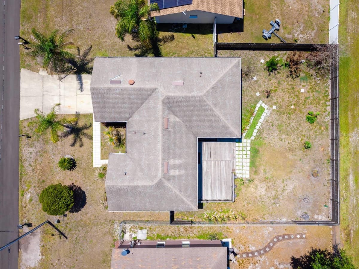 526 MARICOPA DRIVE — photo 36 of 37
