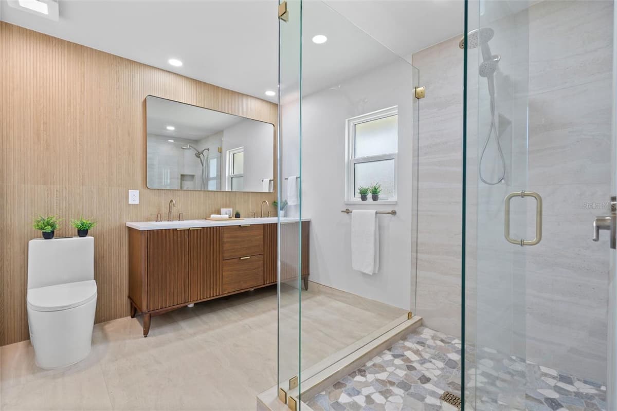 670 VENICE LANE — photo 10 of 91