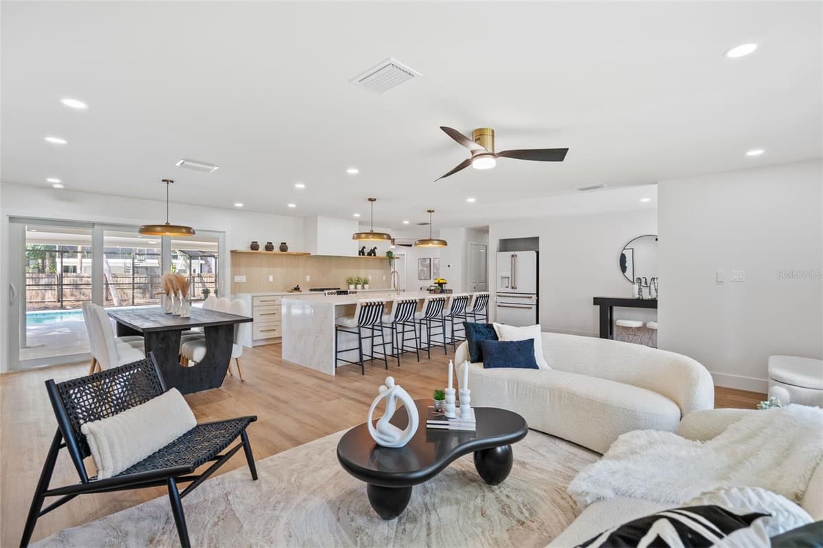 670 VENICE LANE — photo 8 of 91
