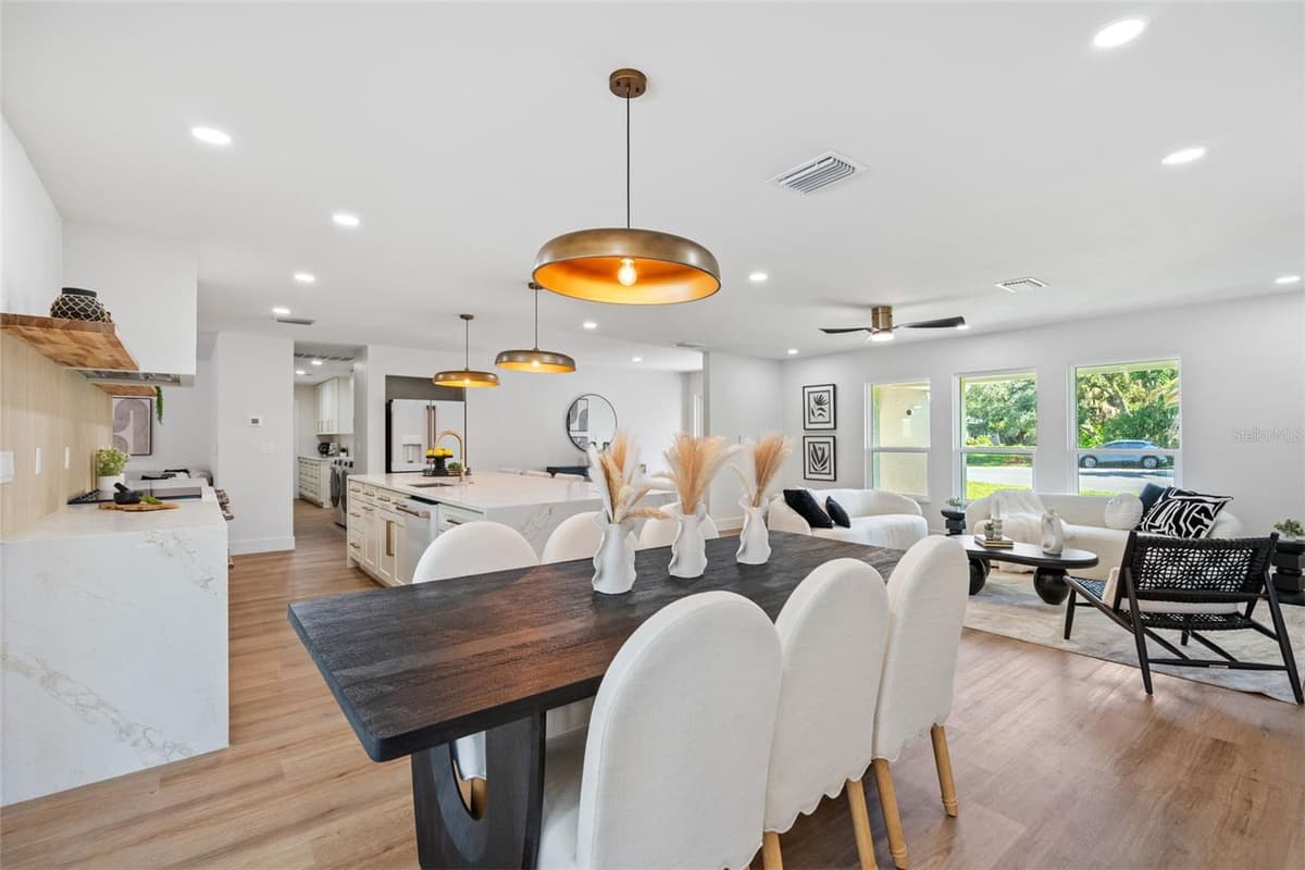670 VENICE LANE — photo 17 of 91