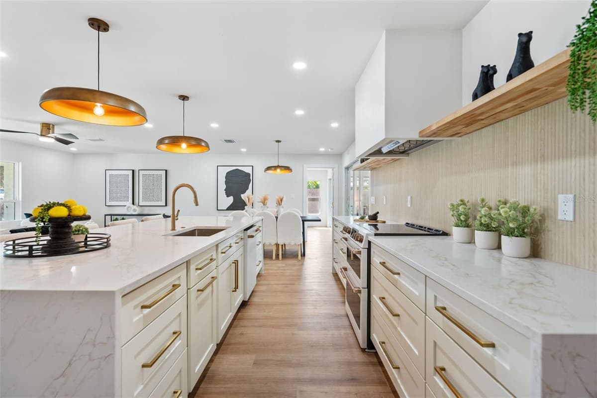 670 VENICE LANE — photo 7 of 91