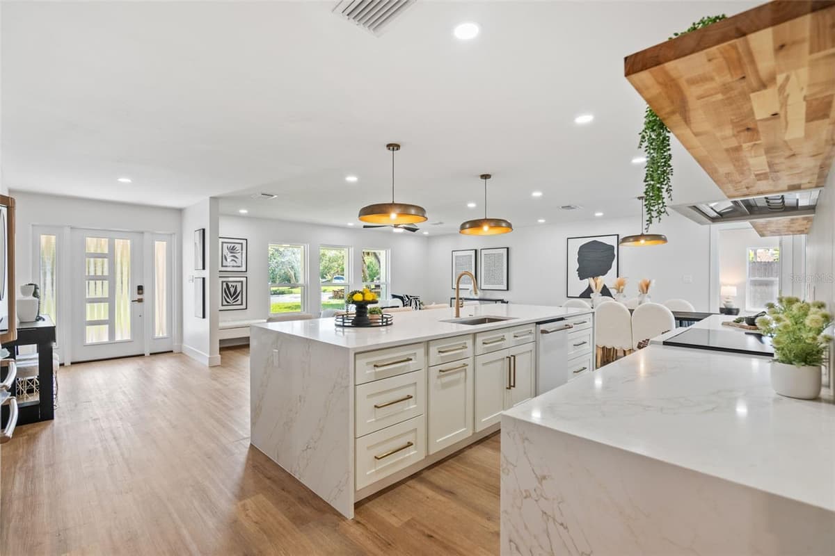 670 VENICE LANE — photo 16 of 91