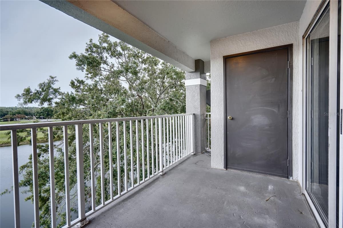13815 FAIRWAY ISLAND DRIVE — photo 16 of 28