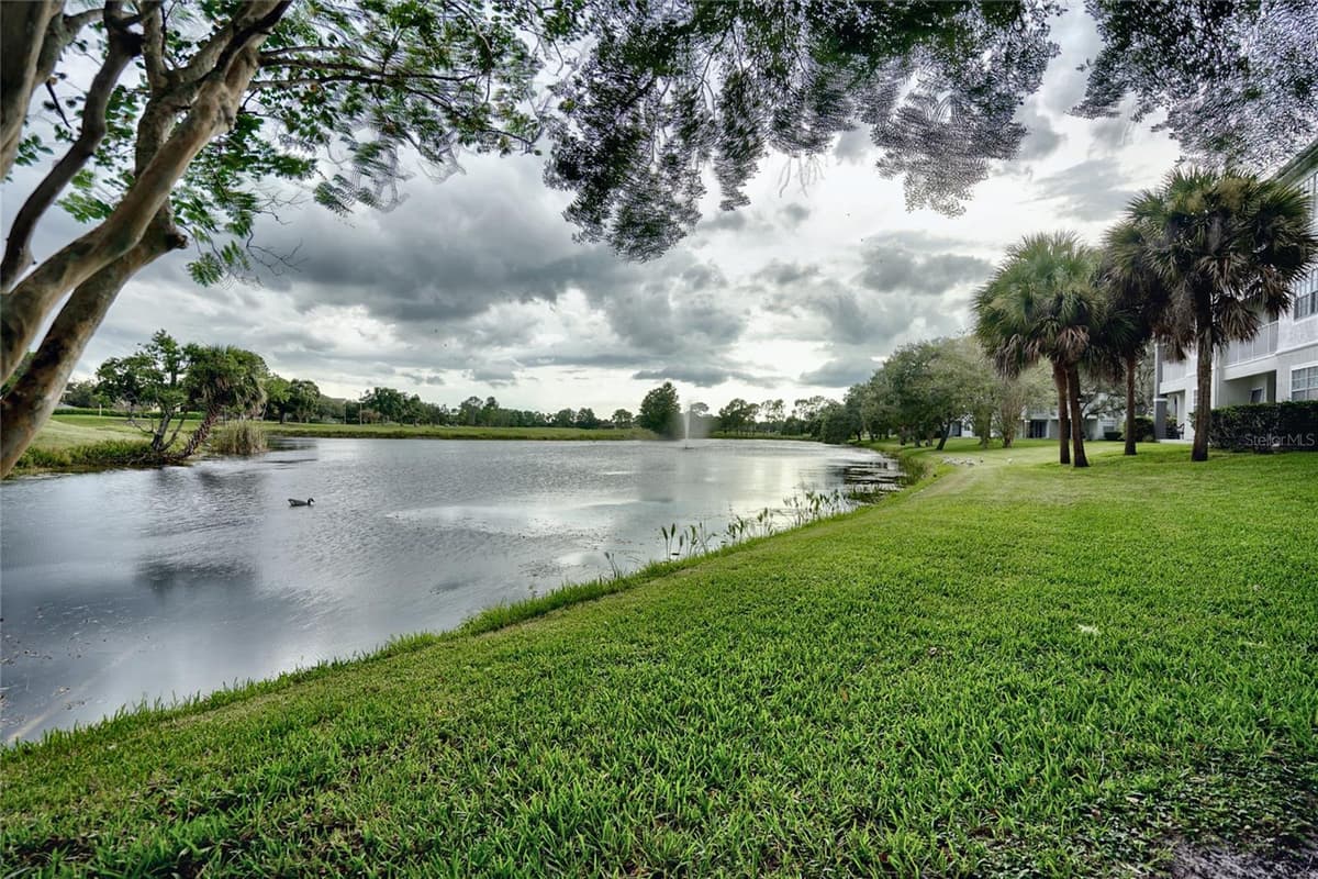 13815 FAIRWAY ISLAND DRIVE — photo 19 of 28