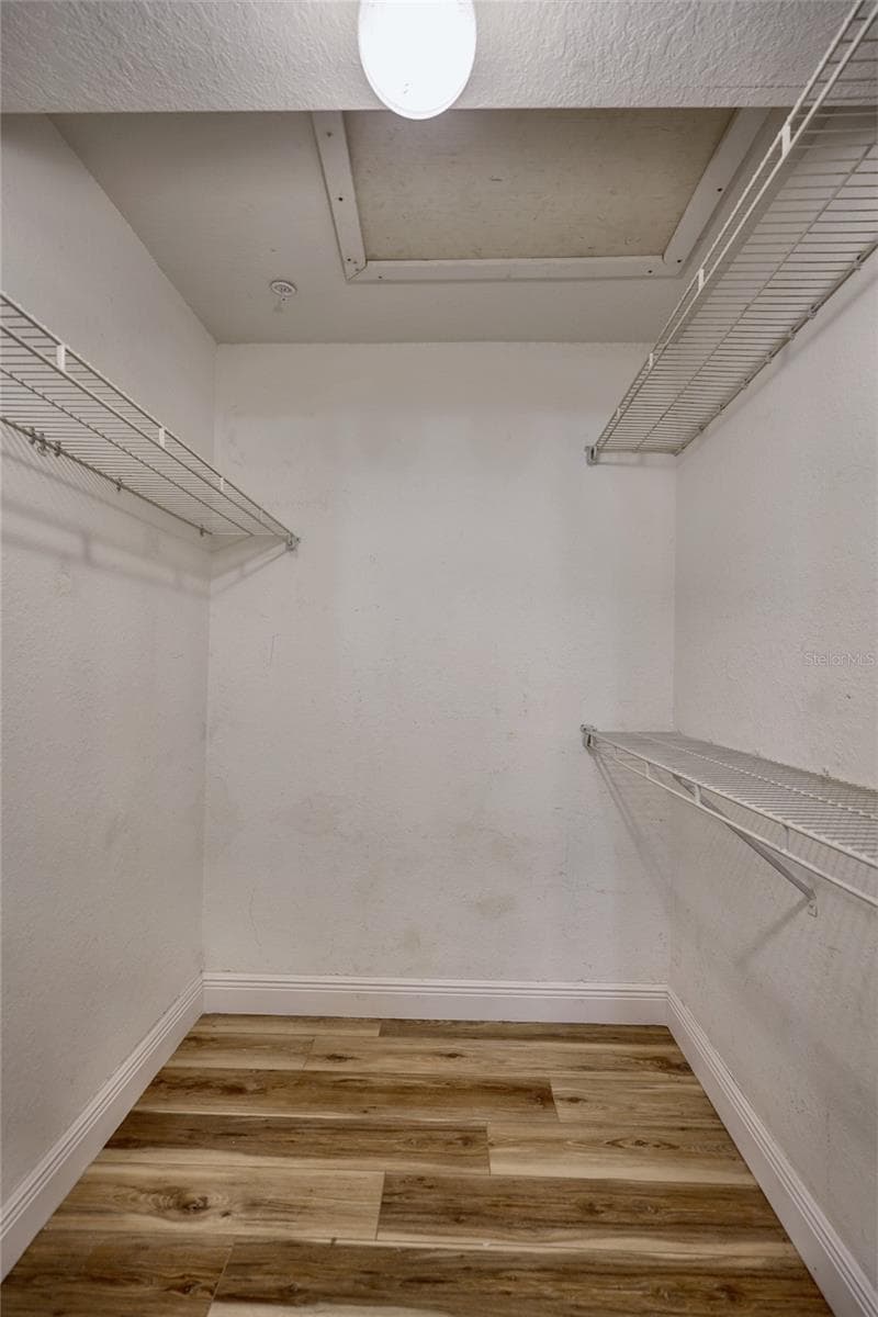13815 FAIRWAY ISLAND DRIVE — photo 10 of 28