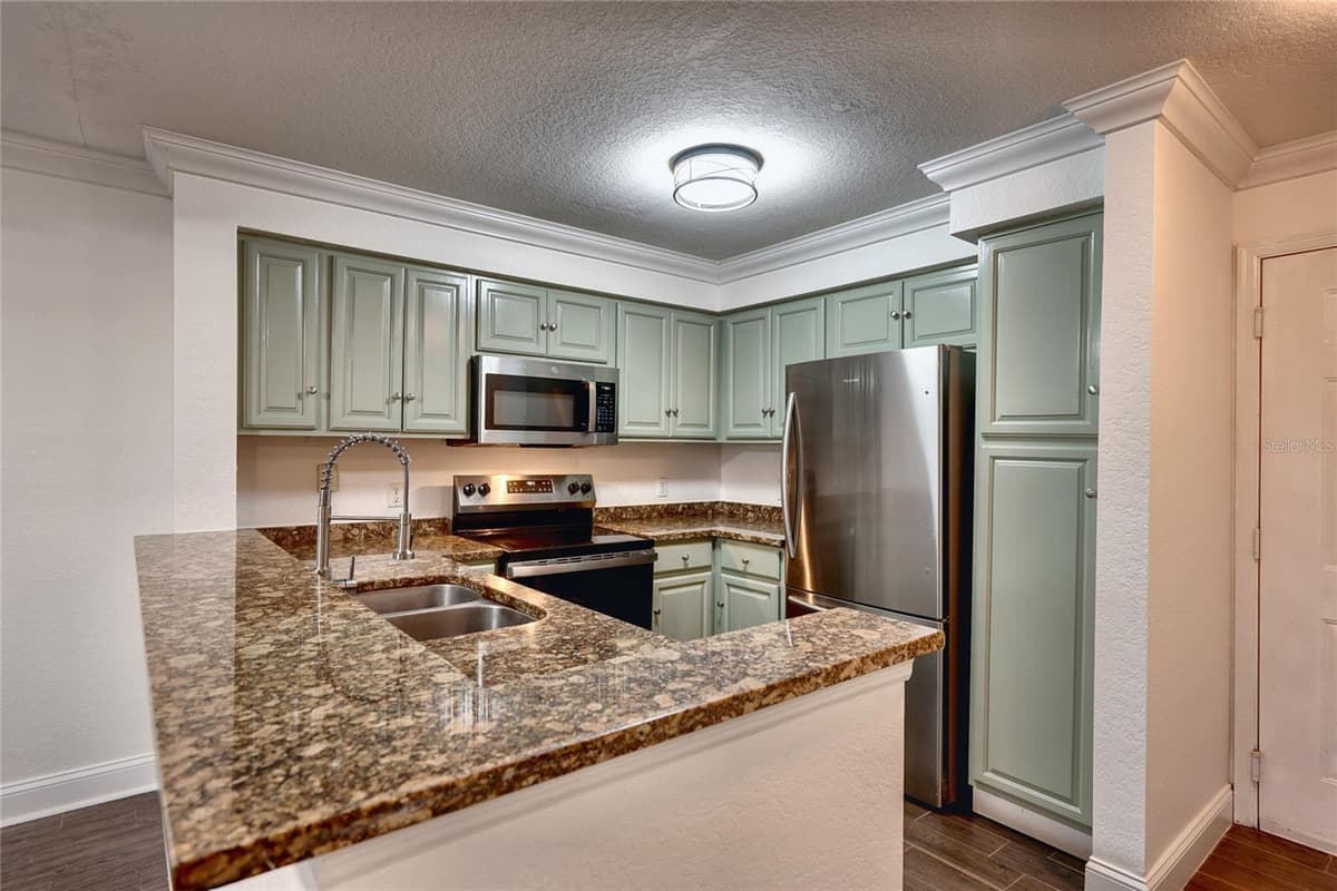 13815 FAIRWAY ISLAND DRIVE — photo 4 of 28