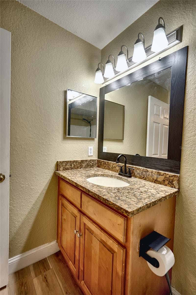 13815 FAIRWAY ISLAND DRIVE — photo 13 of 28