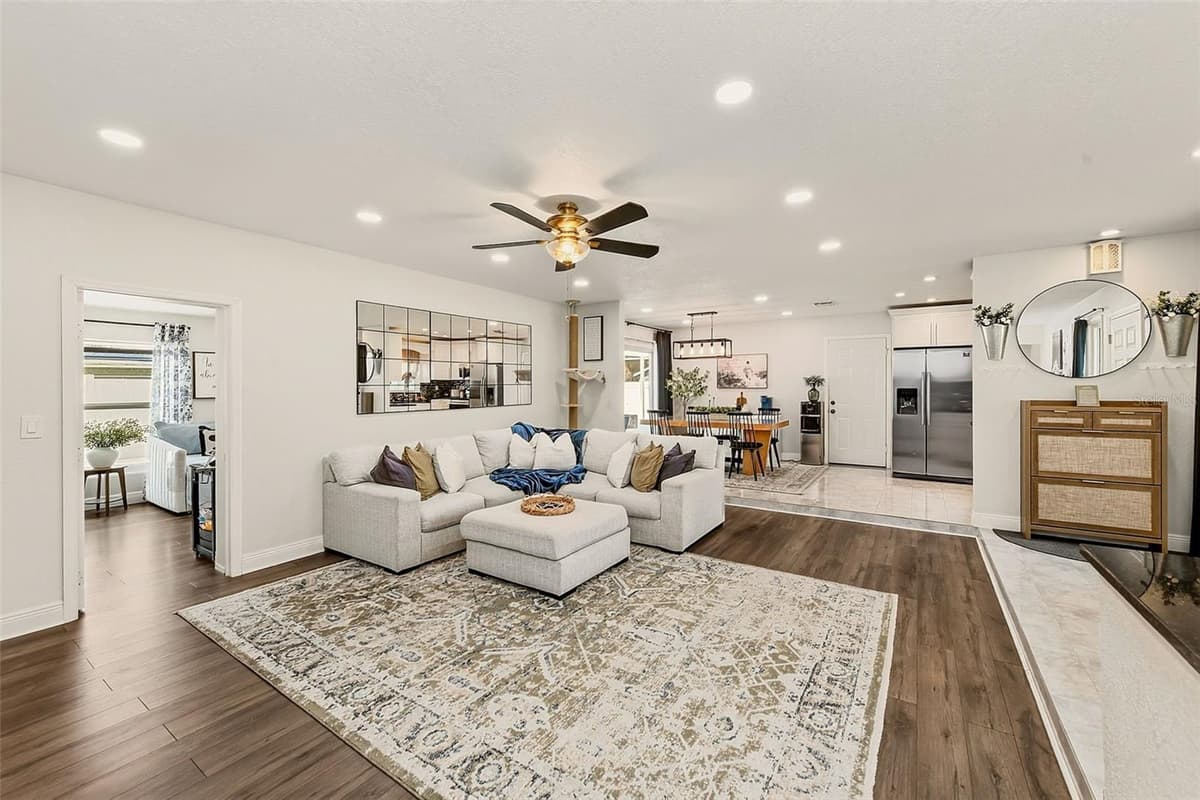 2165 CAMPUS DRIVE — photo 4 of 45