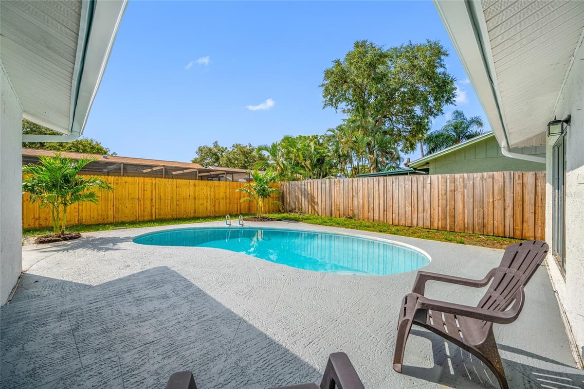 6853 SANDWATER TRAIL — photo 9 of 51