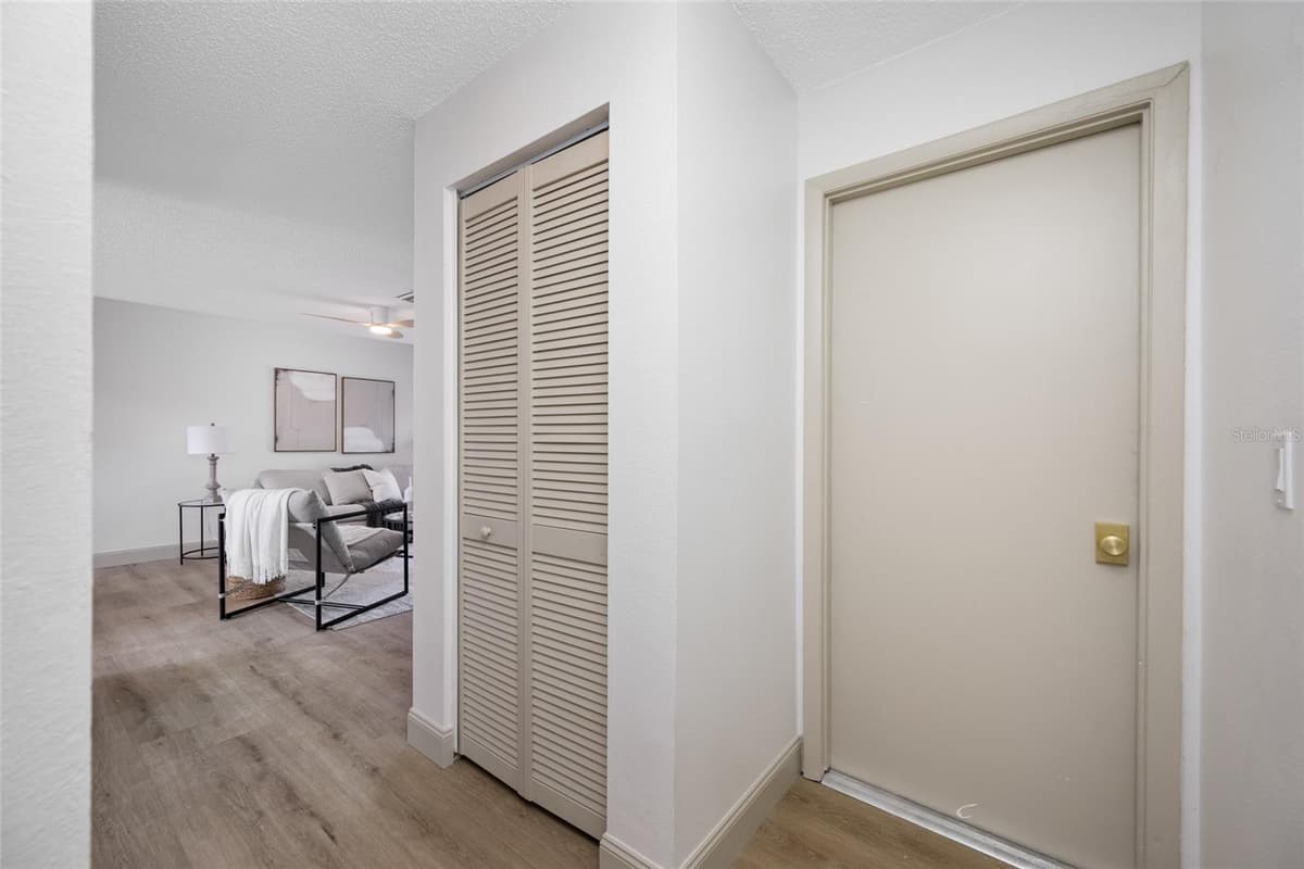 6853 SANDWATER TRAIL — photo 34 of 51