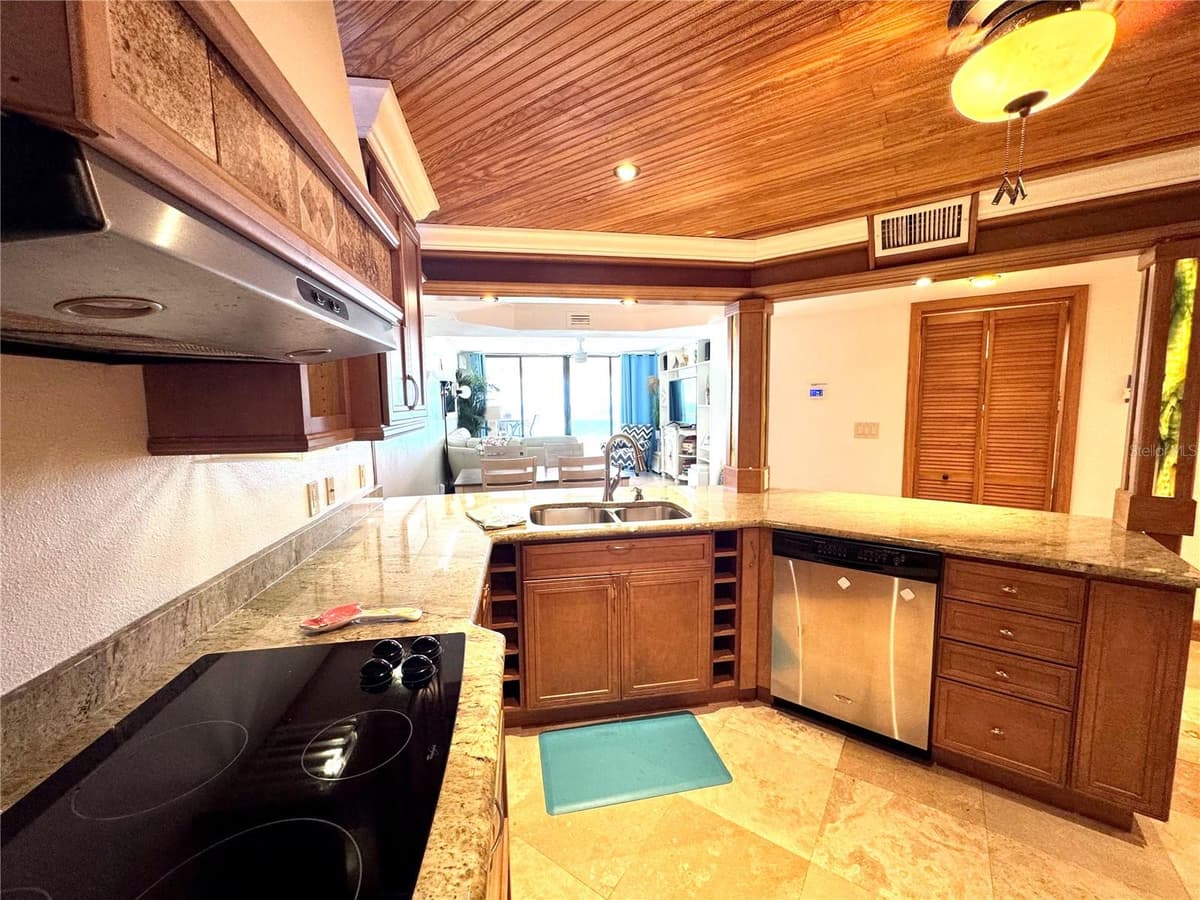 1310 GULF BOULEVARD — photo 14 of 81