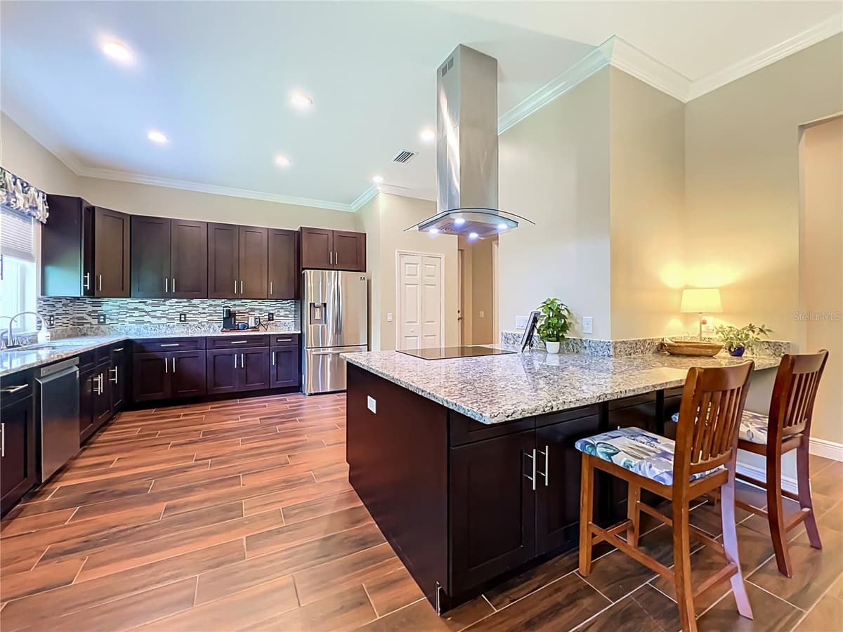 19504 ROBERTSON STREET — photo 15 of 98