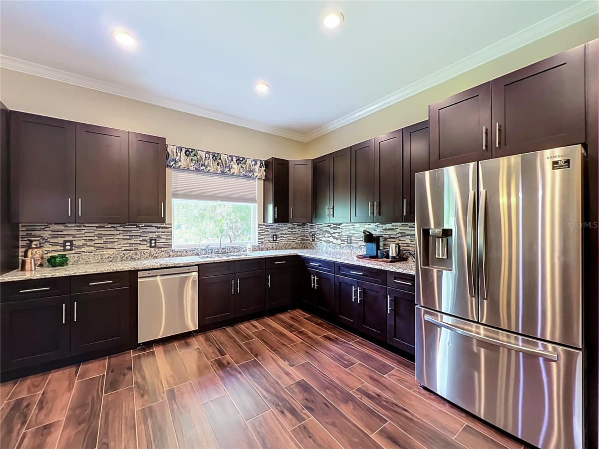 19504 ROBERTSON STREET — photo 22 of 98