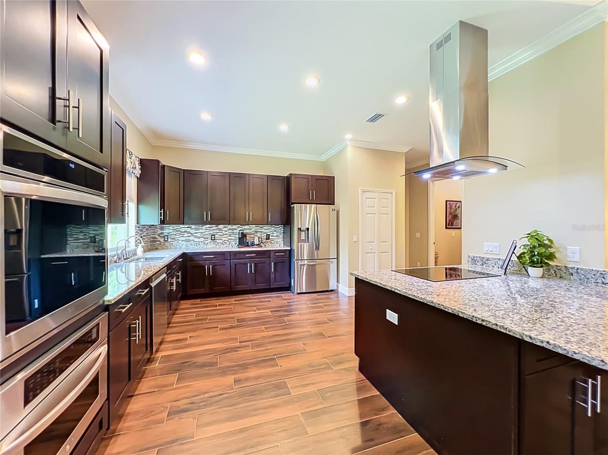 19504 ROBERTSON STREET — photo 16 of 98