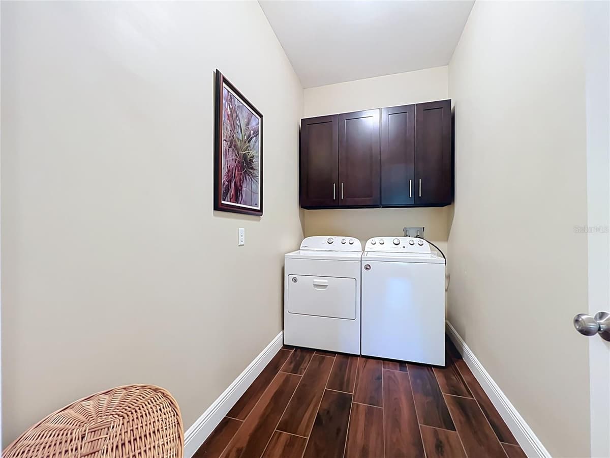 19504 ROBERTSON STREET — photo 24 of 98