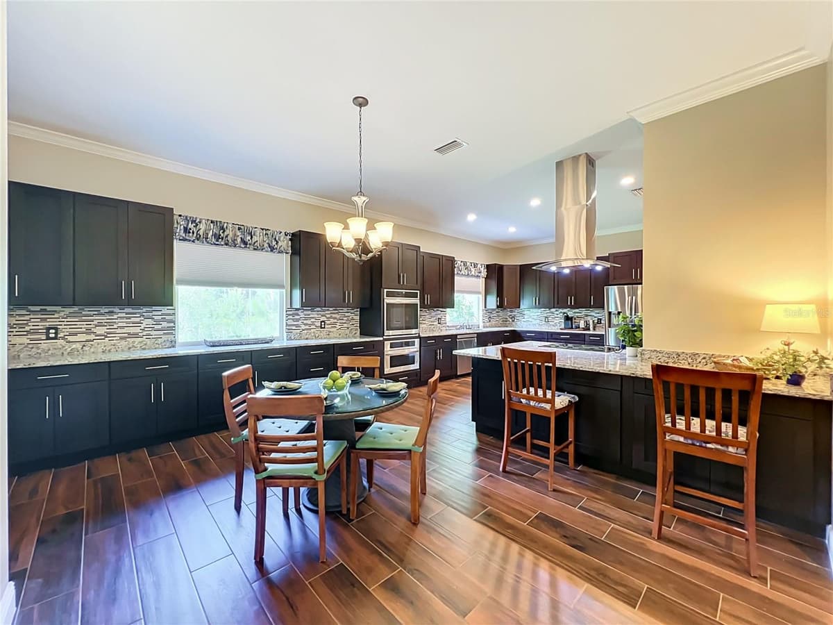 19504 ROBERTSON STREET — photo 14 of 98