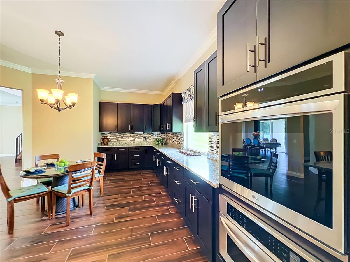 19504 ROBERTSON STREET — photo 19 of 98
