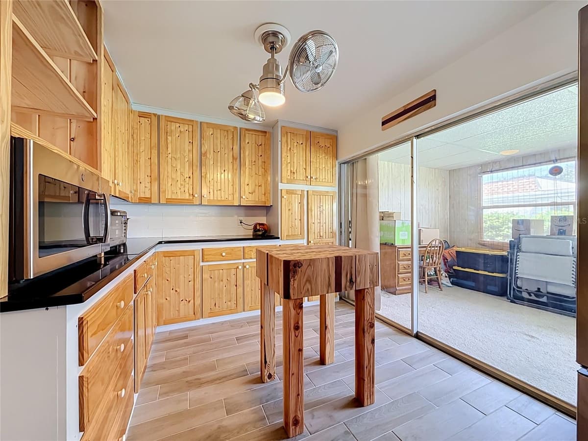 602 MINDY DRIVE — photo 15 of 54