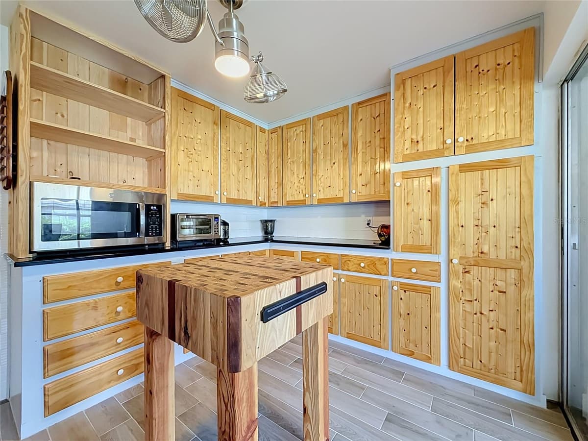 602 MINDY DRIVE — photo 16 of 54