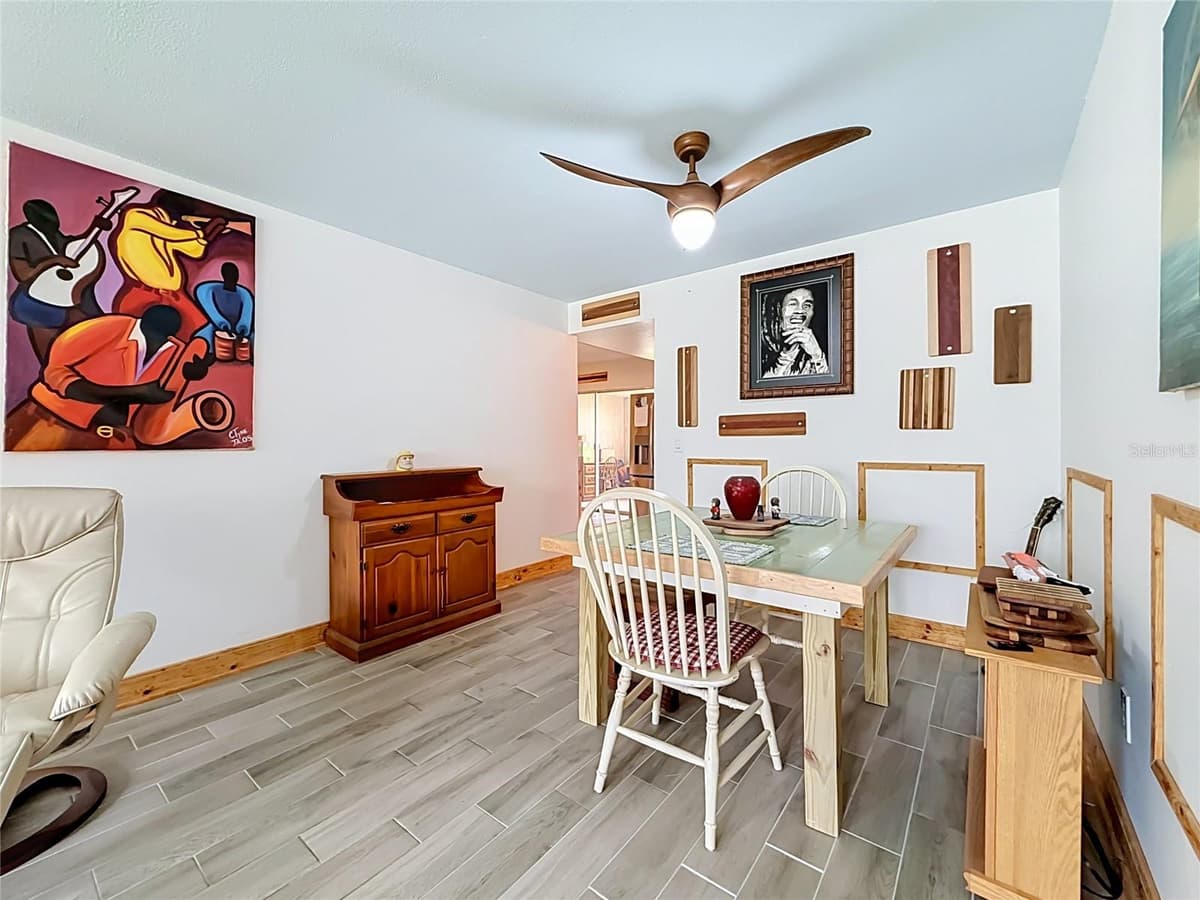 602 MINDY DRIVE — photo 9 of 54