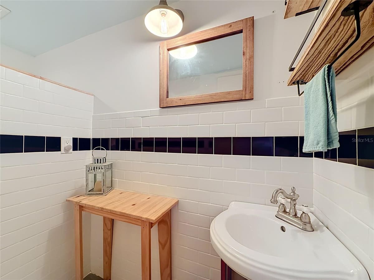 602 MINDY DRIVE — photo 21 of 54