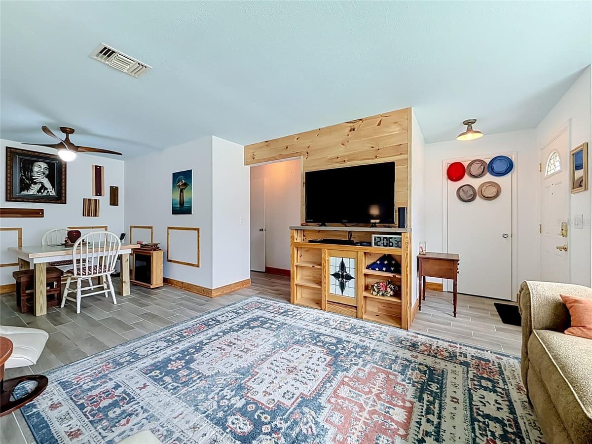 602 MINDY DRIVE — photo 8 of 54