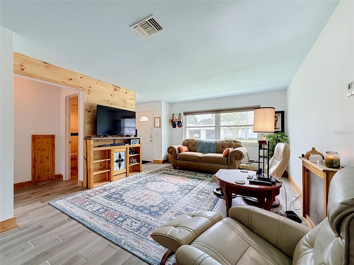 602 MINDY DRIVE — photo 4 of 54