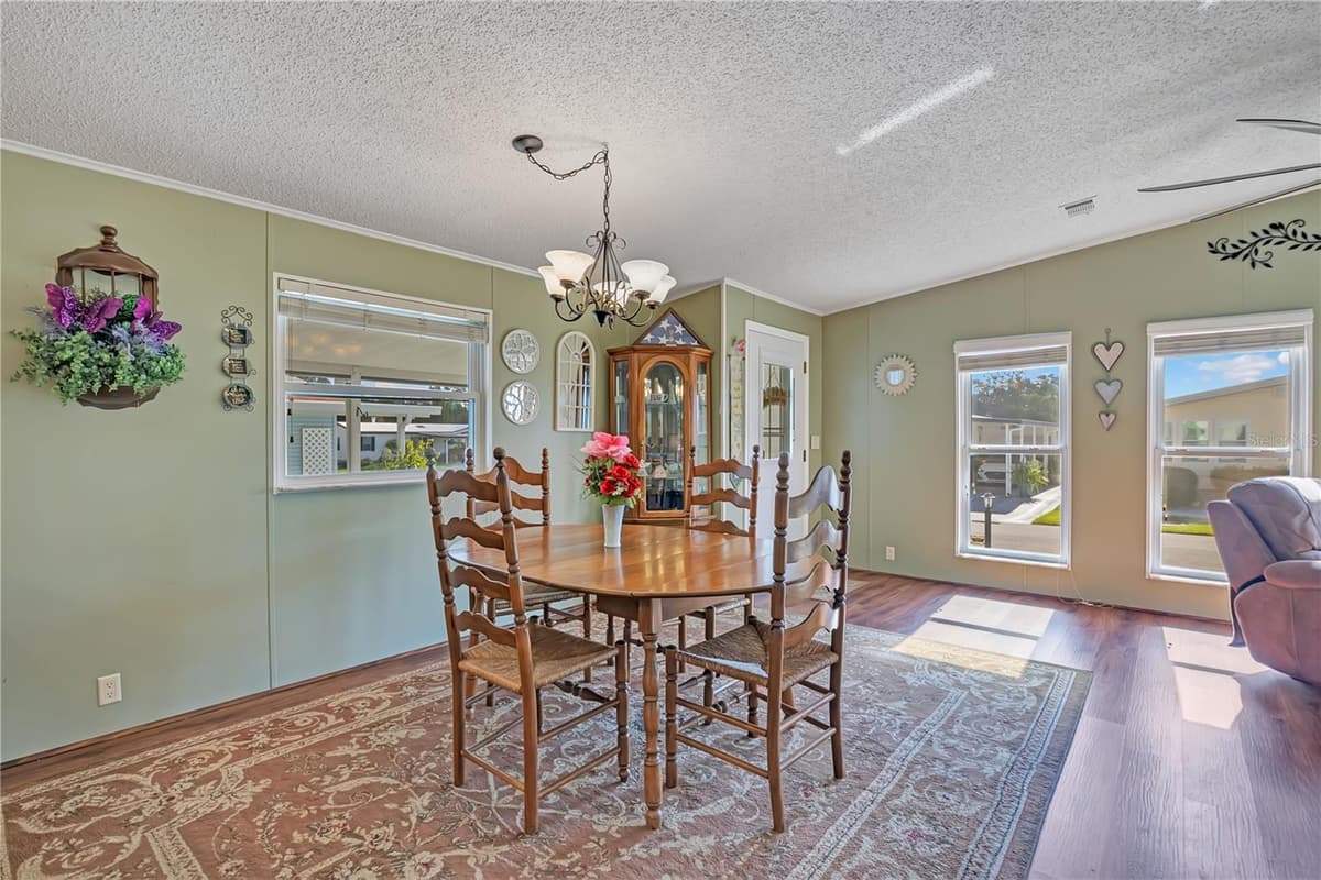 130 JOANNE DRIVE — photo 9 of 41
