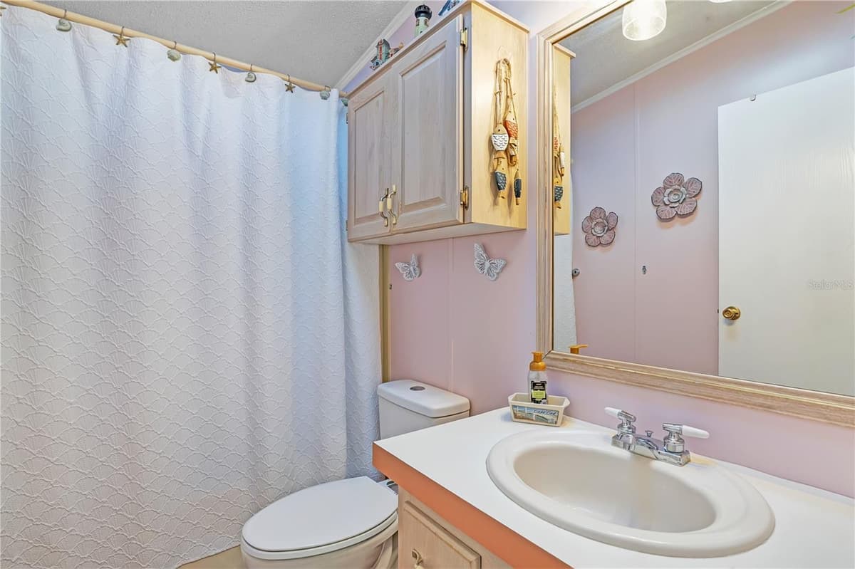 130 JOANNE DRIVE — photo 20 of 41