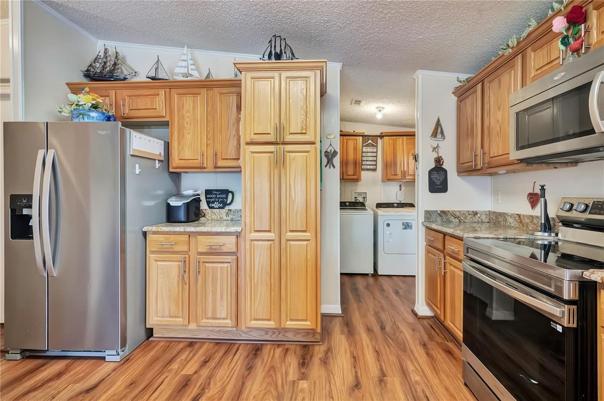 130 JOANNE DRIVE — photo 11 of 41