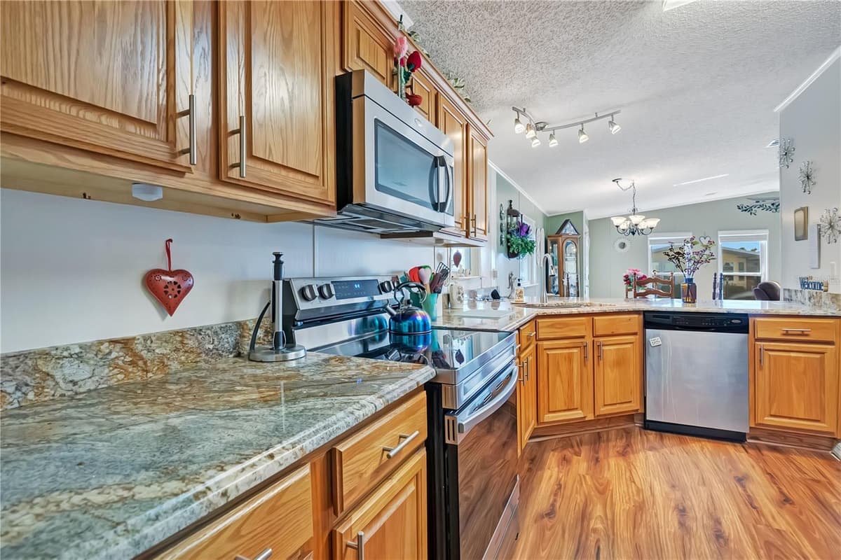 130 JOANNE DRIVE — photo 13 of 41