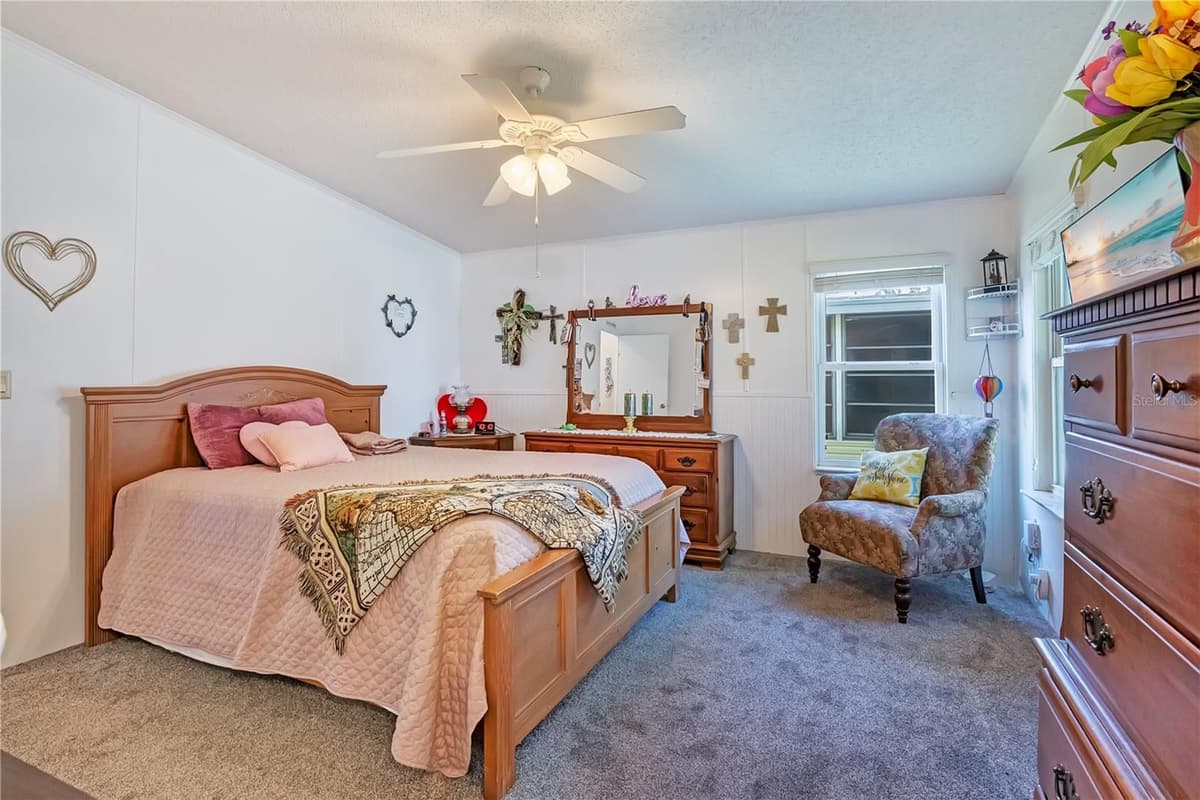 130 JOANNE DRIVE — photo 15 of 41