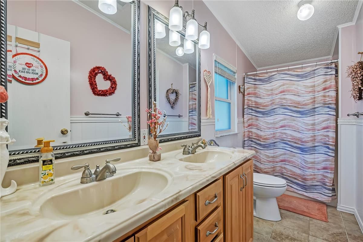 130 JOANNE DRIVE — photo 19 of 41