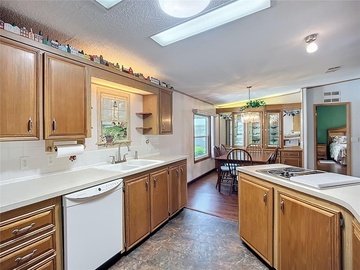 89 WHIPPORWILL COURT — photo 6 of 47