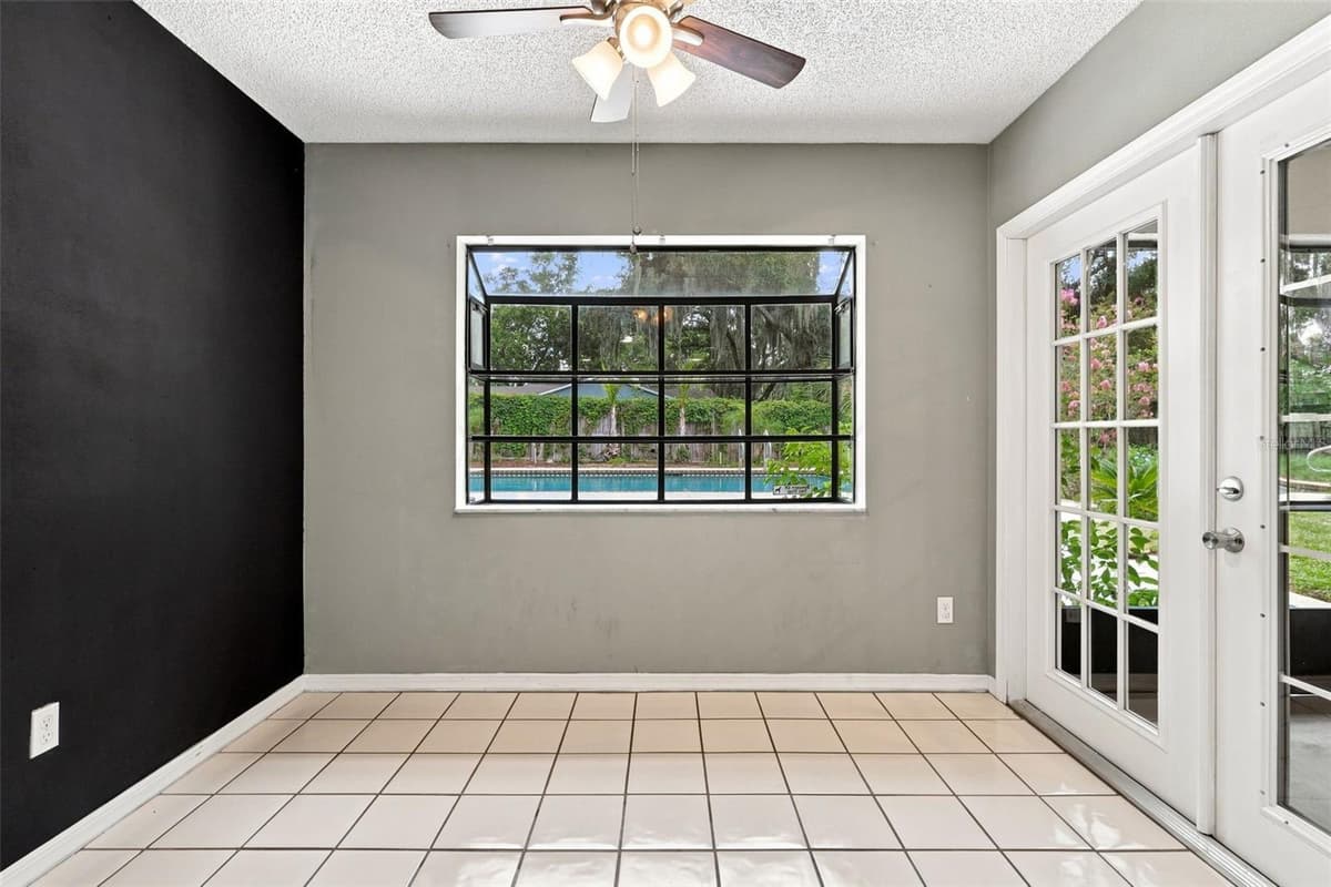 226 COUNCIL BLUFFS DRIVE — photo 10 of 44