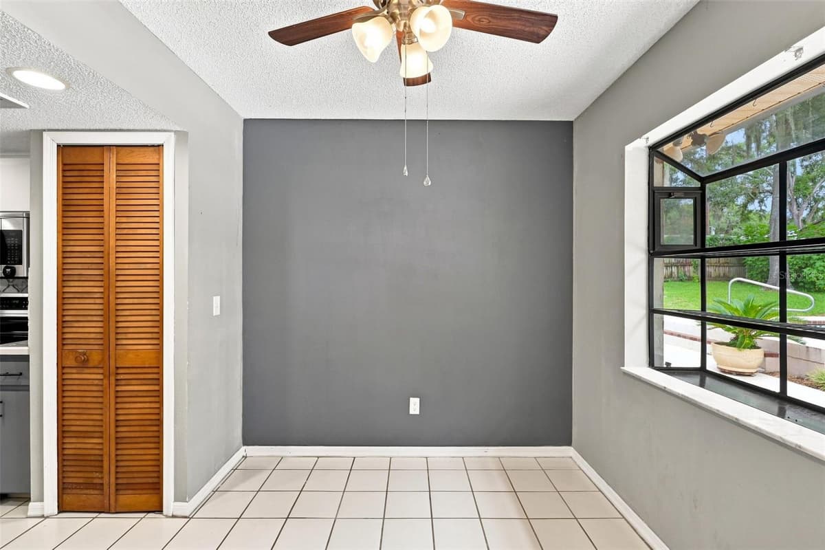 226 COUNCIL BLUFFS DRIVE — photo 11 of 44