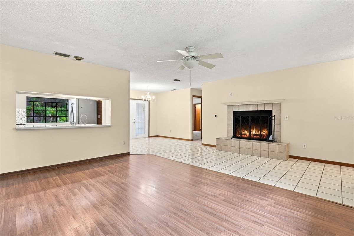 226 COUNCIL BLUFFS DRIVE — photo 16 of 44