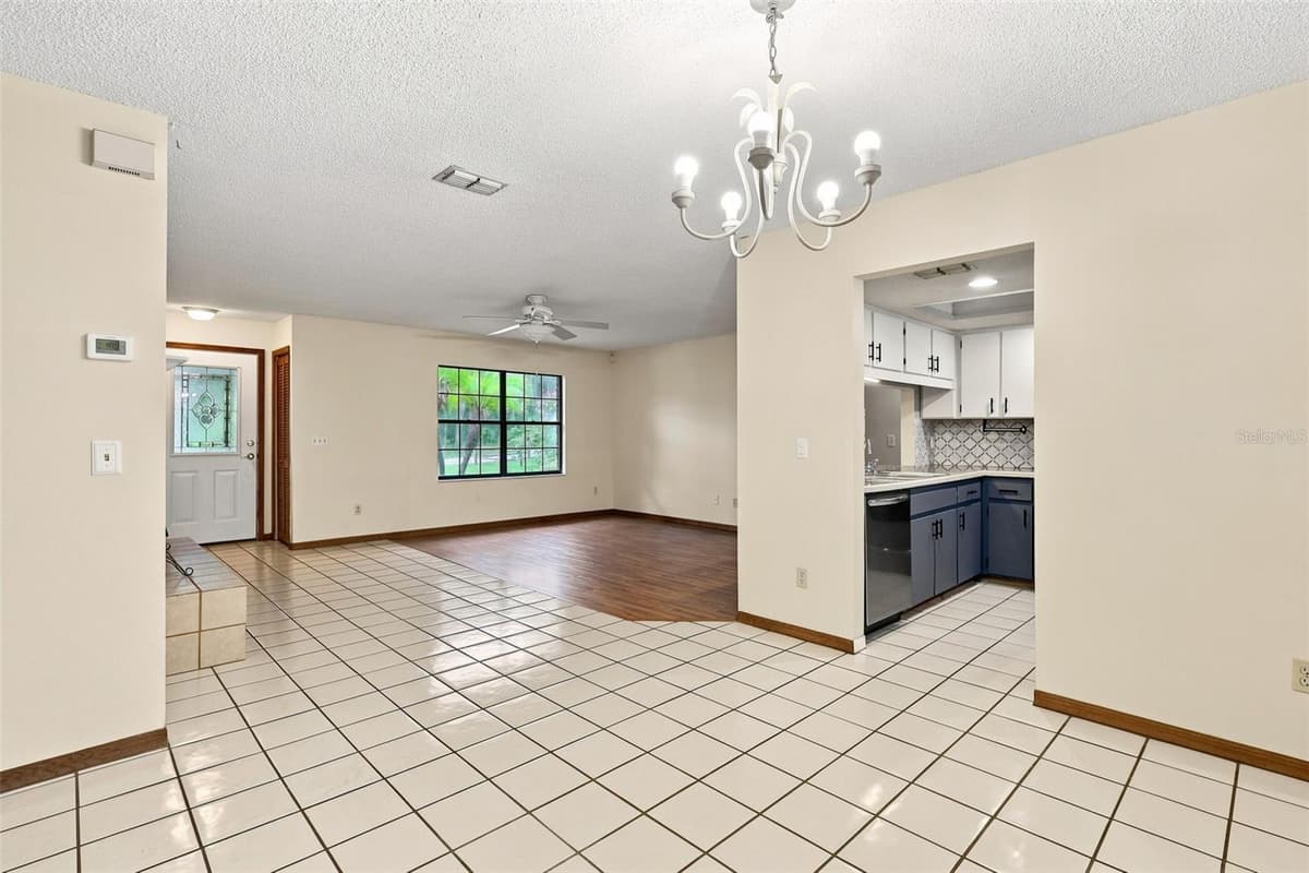 226 COUNCIL BLUFFS DRIVE — photo 21 of 44