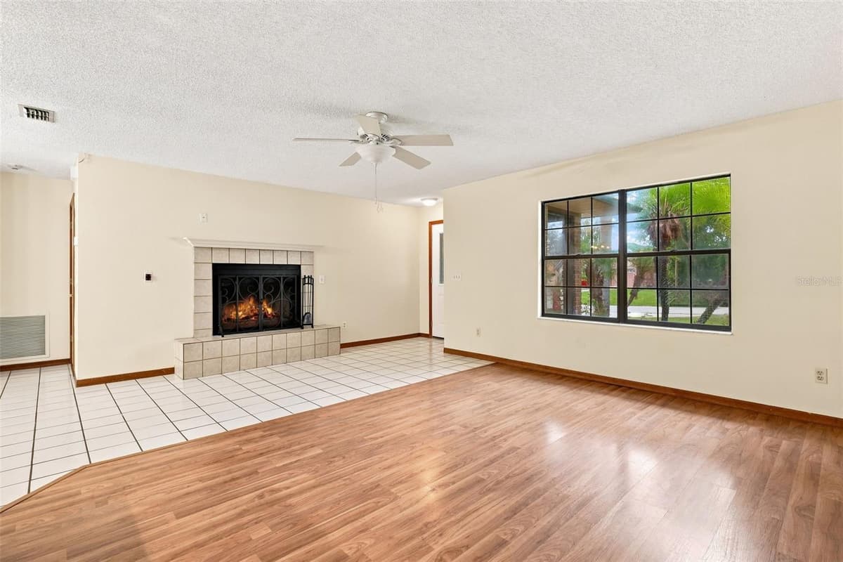 226 COUNCIL BLUFFS DRIVE — photo 13 of 44