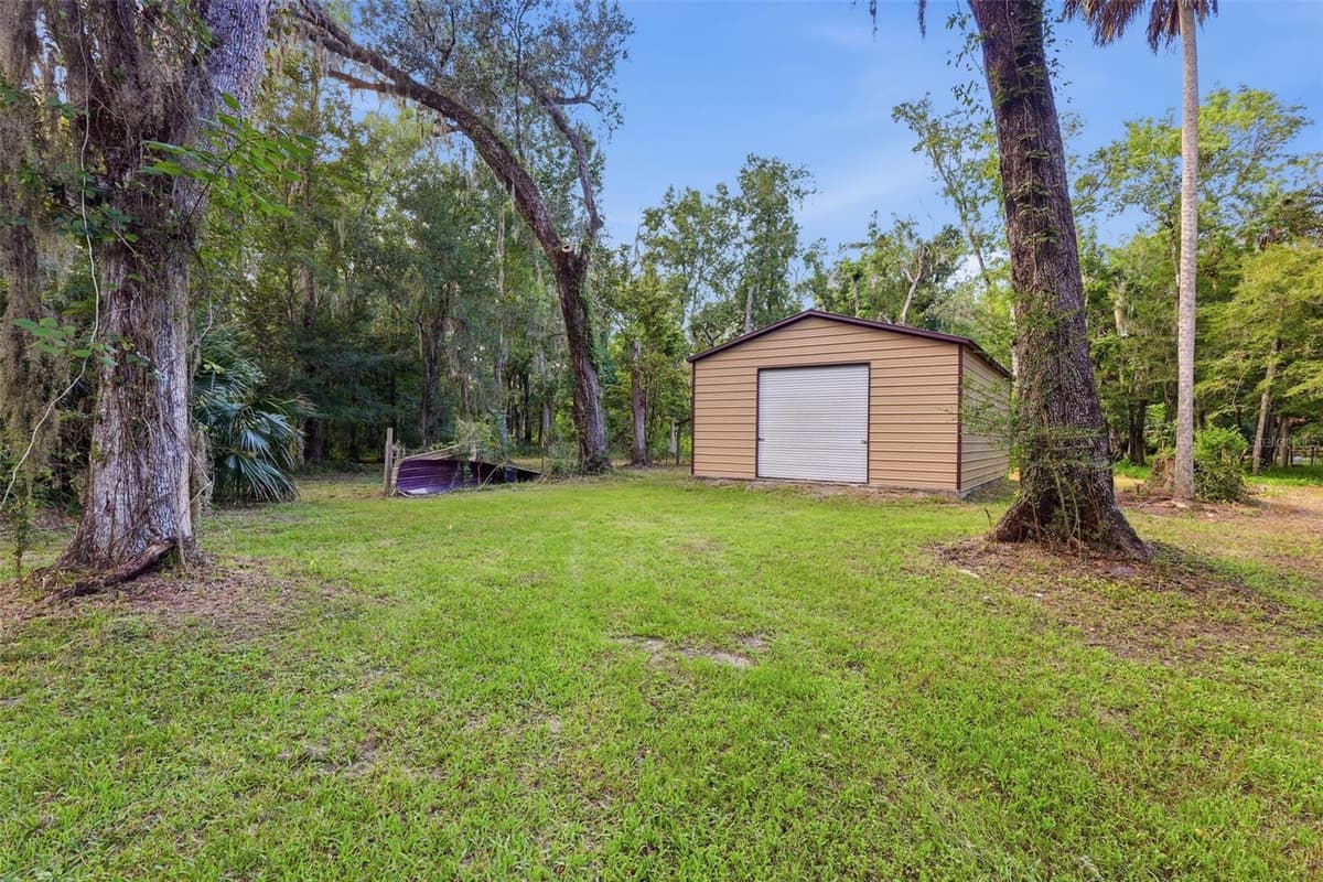 2050 MINORCA ROAD — photo 6 of 56