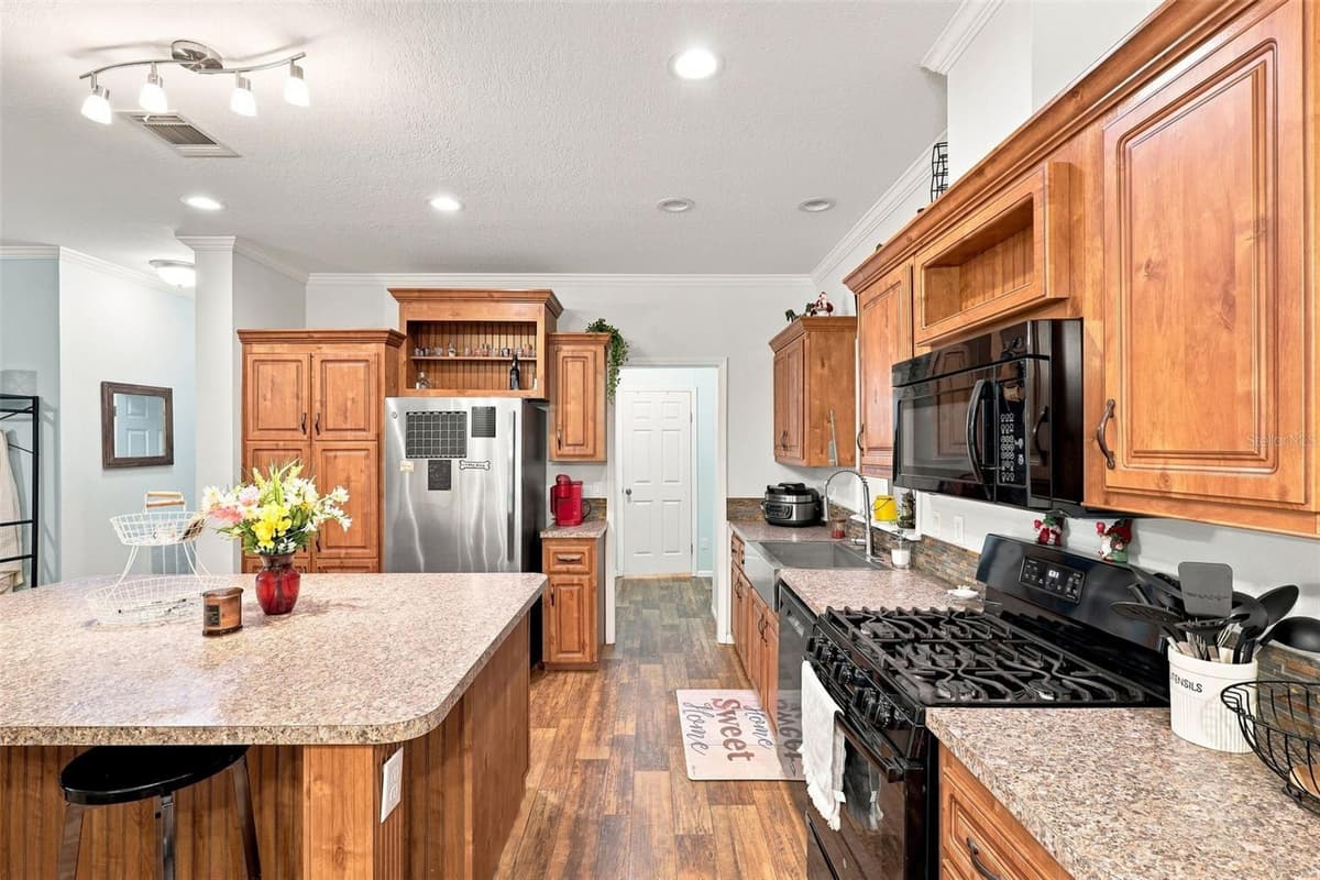 2050 MINORCA ROAD — photo 34 of 56