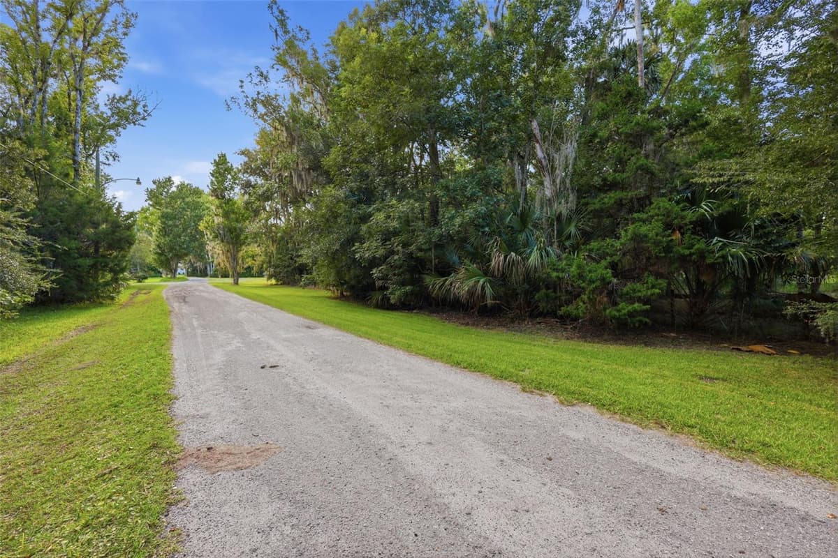 2050 MINORCA ROAD — photo 10 of 56